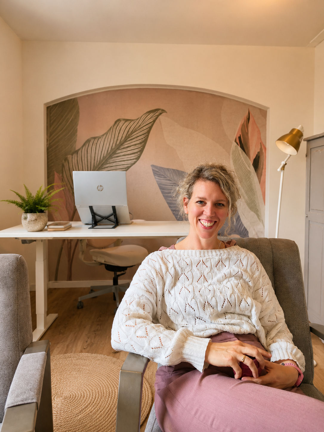 Nina Liebrand in haar werkkamer